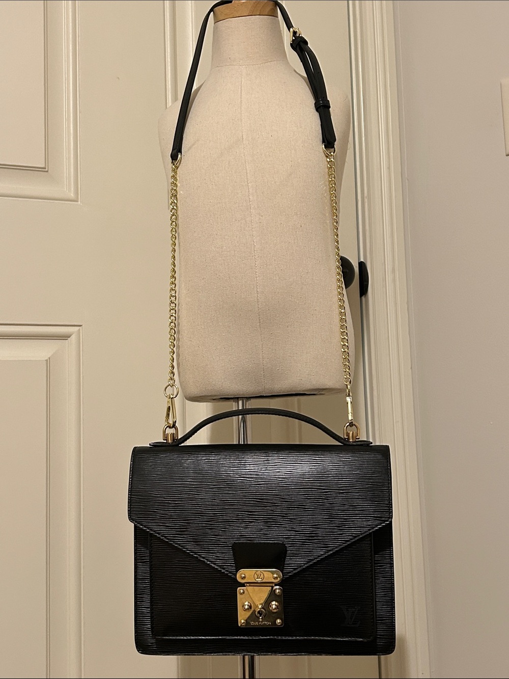 Louis Vuitton Monceau Black Epi Leather Crossbody Hand Bag- Excellent! - Picture 2 of 14